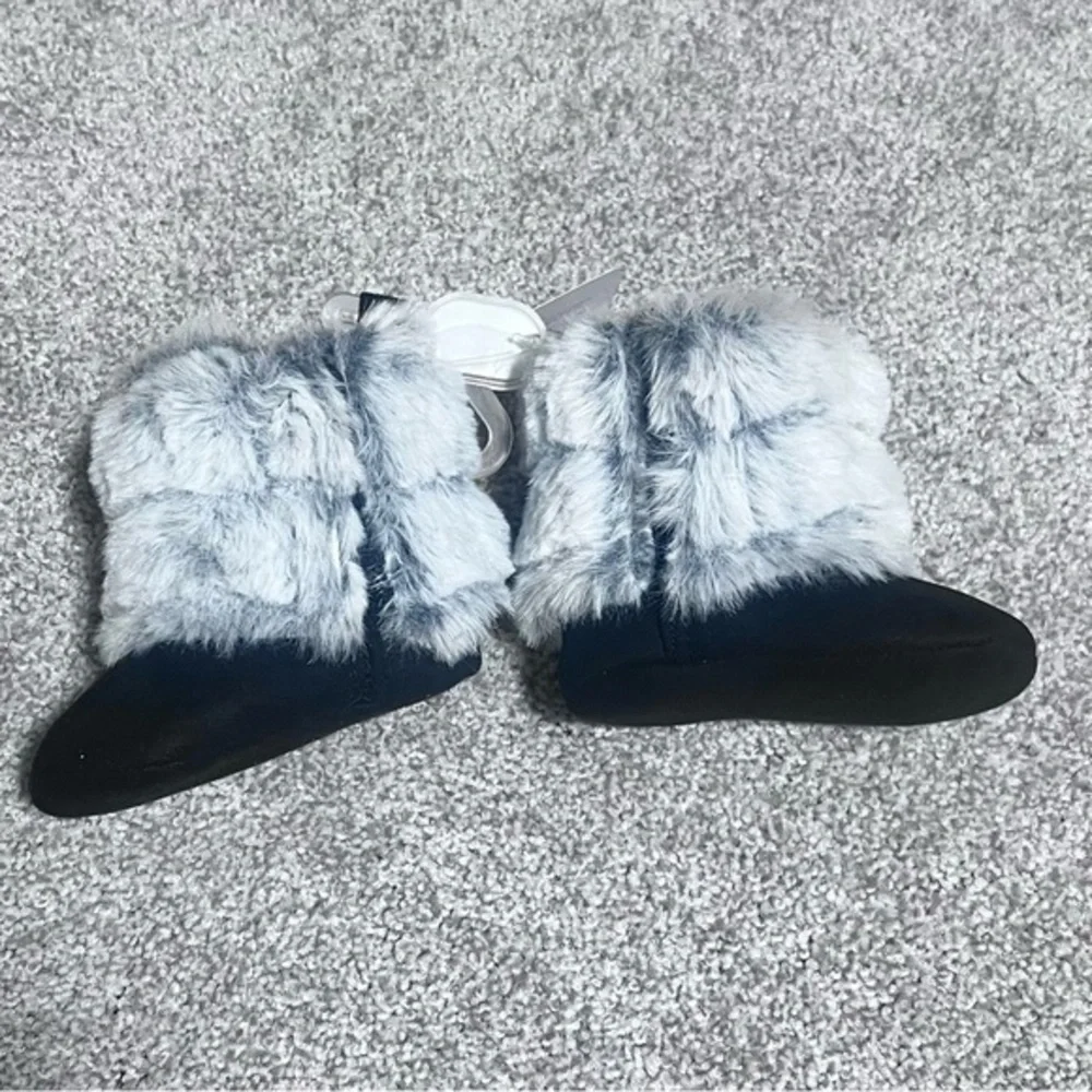 💚NWT Stepping stones infant faux suede/fur boots size 2 (3-6 months)